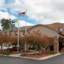 Holiday Inn Express Hotel & Suites Canton by IHG，坎頓的飯店