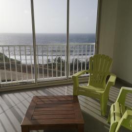 Joli studio climatisé avec grande terrasse, très belle vue océan, très calme, plages à proximité, aucun vis-à-vis