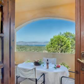 Charming Country Home with Almyros Bay Panoramic Views 5 Min to Beach, hotelli kohteessa Episkopí – Réthymno