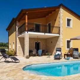 Villa Jomi, hotel in Tar