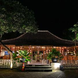 The Nalaya Hotel & Resto, hotelli kohteessa Borobudur