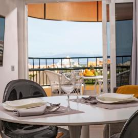 Luxury Apartment Boutique in Torres del Sol, hotel in Playa de las Americas