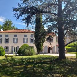 Chez Celine et Philippe Chambre atelier dans propriété de charme avec piscine, hotel a Le Fossat