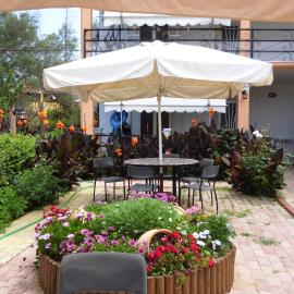 Kostas Apartments & studios
