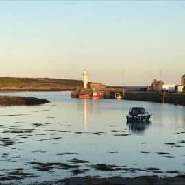 Lovely apartment overlooking the harbour and bay, hotel in Ardglass