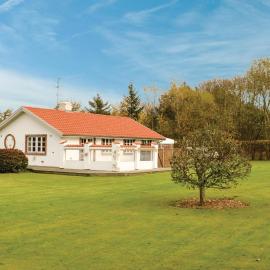 Three-Bedroom Holiday Home In Spottrup, hotell i Spottrup