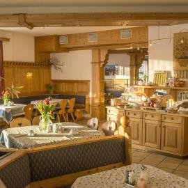 Hotel Pension Sonnenuhr, hotel em Tauplitz