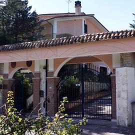 Bed and Breakfast Emilia、Cagnano Amiternoのホテル