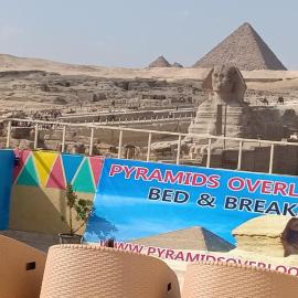 Pyramids Overlook Inn