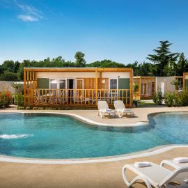 Maistra Camping Polari Mobile homes、ロヴィニのホテル