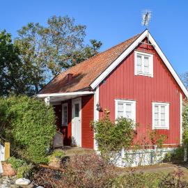 2 Bedroom Amazing Home In Mörbylånga, hotel in Mörbylånga