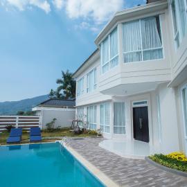Nirvana Villas Puncak, hotel i Puncak