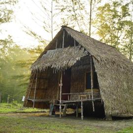 Mr. Chuoi Bar and Hut: Ko Phra Thong şehrinde bir otel