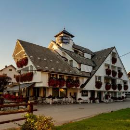 Jagodic Garni Hotel, hotel u Cerklju na Gorenjskem