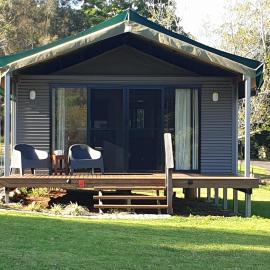Southern Sky Glamping، فندق في جبل تامبورين