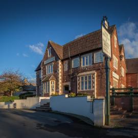 The Beacon & Railway Hotel, hotell i Stonehouse