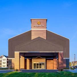 La Quinta by Wyndham Columbus West - Hilliard، فندق في Lincoln Village