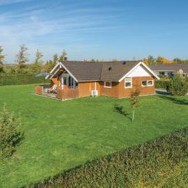 Three-Bedroom Holiday Home In Sydals, hotel a Skovbyballe