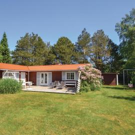 Three-Bedroom Holiday Home In Orsted, hotelli kohteessa Ørsted