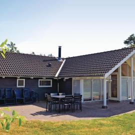 Holiday Home Egernstien Væggerløse Iv, hotel u gradu Bøtø By