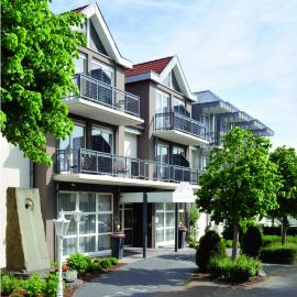 Kurhotel Grüttner mit eigenem Sole Thermal Schwimmbad 32 Grad und Saunalandschaft, хотел в Erwitte
