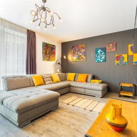 Art Gallery Apartment in Silver Mountain