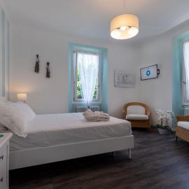 Maji Como Lake - Lake Como Historic Villa Apartments with Pool & Parking, 100m from Ferry & train