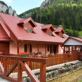 Chata PELC, hotel in Stratená