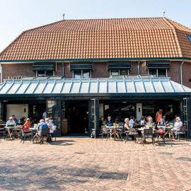 Hotel Restaurant de Jong, хотел в Нес