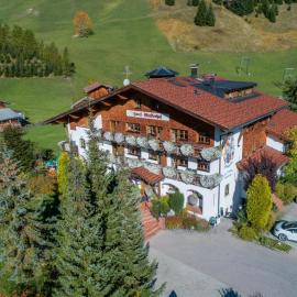 Panorama-Hotel Winklerhof, hotel a Holzgau