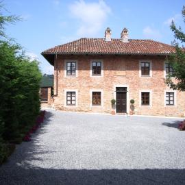 B&B Cascina Gaione Via Gallina,18b 12052 Neive cn, hotel din Neive