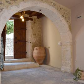 Vassili's House، فندق في Roústika