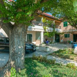 Apartments Roko, hotel u gradu Duće