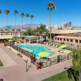 Ramada by Wyndham Tucson, hotelli kohteessa Tucson