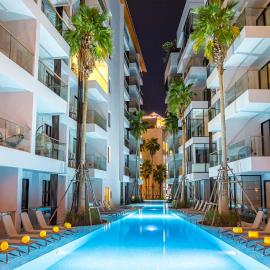 Surin Beach Residence - Official Account, хотел в Сурин Бийч