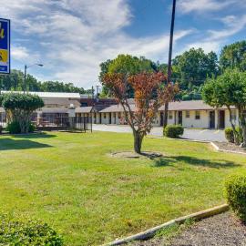 Scottish Inns Collinsville - Martinsville，Collinsville的飯店