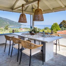 Vista Del Mare Luxury Villa, отель в Коинире