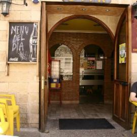 Hotel Restaurante Valdevenados: Anguiano'da bir otel