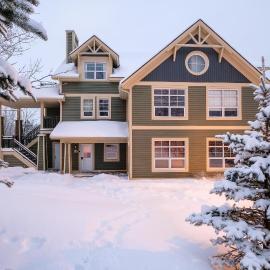 Tremblant Les Eaux by Rendez-Vous Mont-Tremblant、モントランブランのホテル