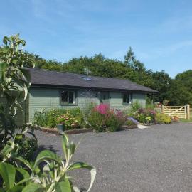 The Potting Shed And The Garden Shed Self Catering, hotel a Carmarthen