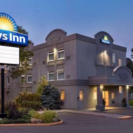 Days Inn by Wyndham Toronto West Mississauga, מלון במיסיסוגה