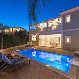 Mamfredas Luxury Resort, hotel i Tsilivi