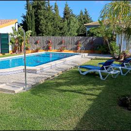 Chalet con piscina en Roche Viejo