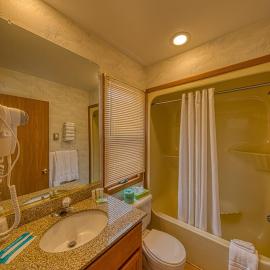 Sea Spray Motel، فندق في بيتش هافن