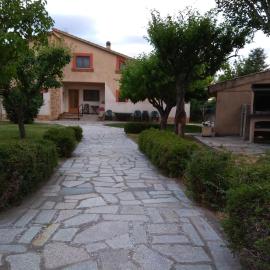 Casa Rural Las Tuyas en Segovia, hotel in Palazuelos de Eresma