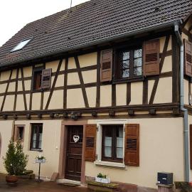 GITE AU PETIT RUISSEAU-Etage et combles-maison alsacienne 4 personnes 4 nuitées minimum, hotel di Langensoultzbach