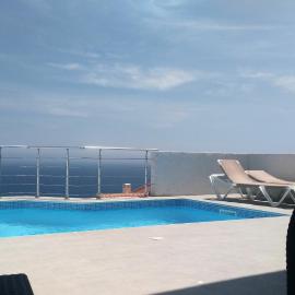 Villa Vue Panoramique sur la mer piscine clim classee 4 etoiles meuble tourisme، فندق في سيربير