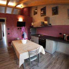 Country house la rosa dei vini, hotel din Serralunga d'Alba
