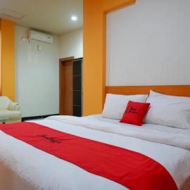 RedDoorz Plus @ Cameloan Hotel Palu, hotel u gradu Palu