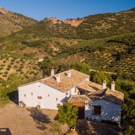 Cortijo Rural Majolero, hótel í Castillo de Locubín
